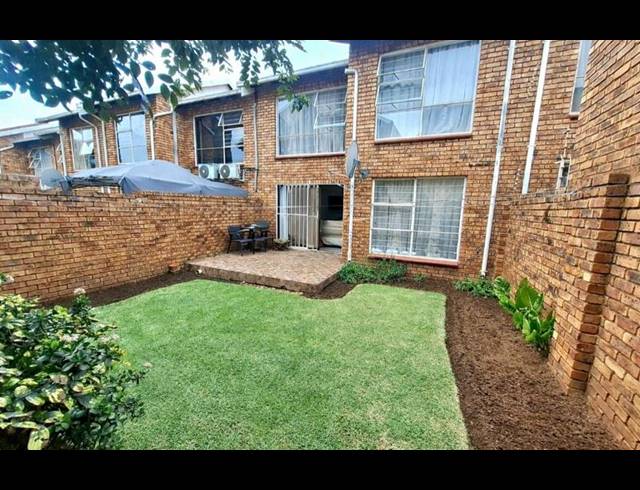 2 BEDROOM TOWNHOUSE FOR SALE IN BENONI CENTRAL